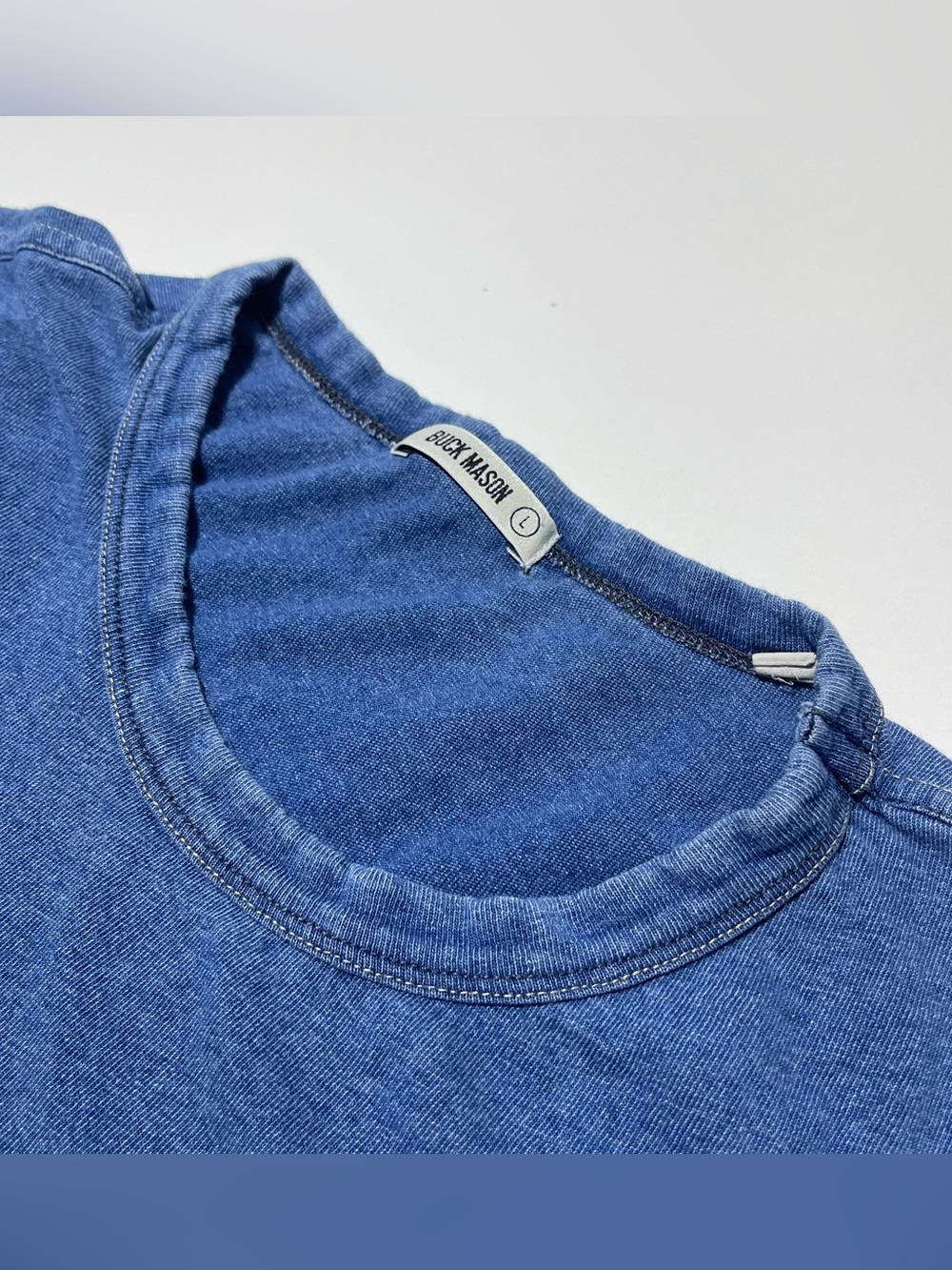 Buck Mason Indigo Blue Chambray Denim T Shirt Men’s Size Large - Picture 3 of 6
